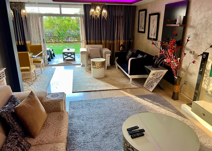 Cfc Ultra Luxurious Andalusian Apt With Garden & Office
