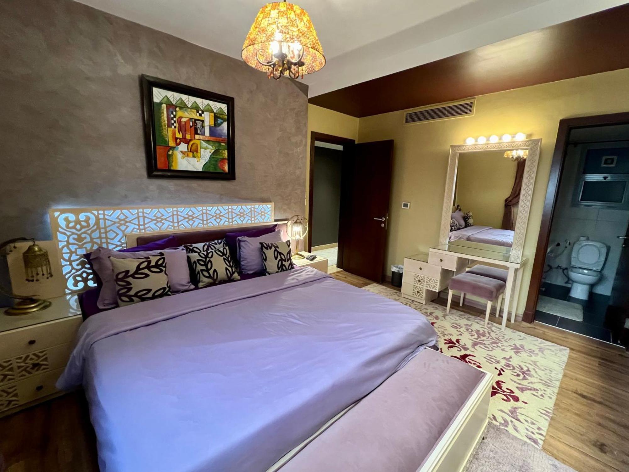 Cfc Ultra Luxurious Andalusian With Garden & Office Apartment