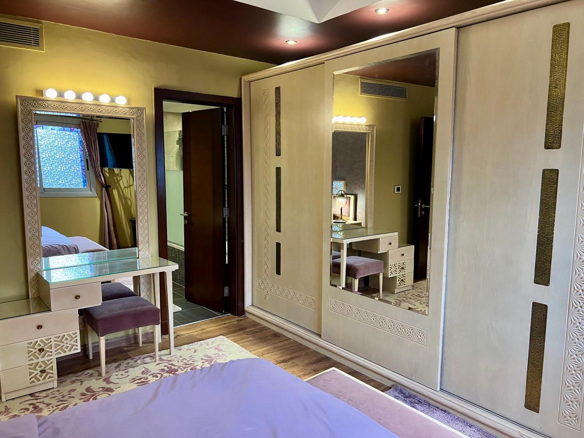 Cfc Ultra Luxurious Andalusian With Garden & Office Apartment *